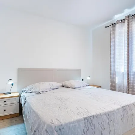 New 4 Star Apartment M&A In Town Cres Extérieur photo