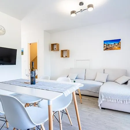 New 4 Star Apartment M&A In Town Cres Extérieur photo