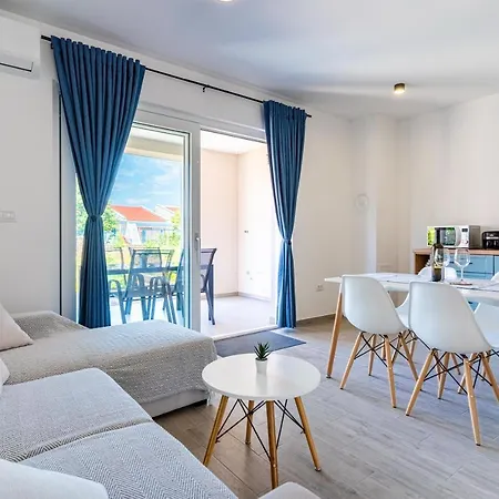 New 4 Star Apartment M&A In Town Cres Extérieur photo