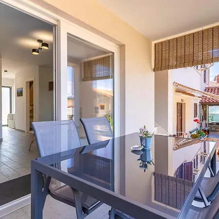 New 4 Star Apartment M&A In Town Cres Extérieur photo