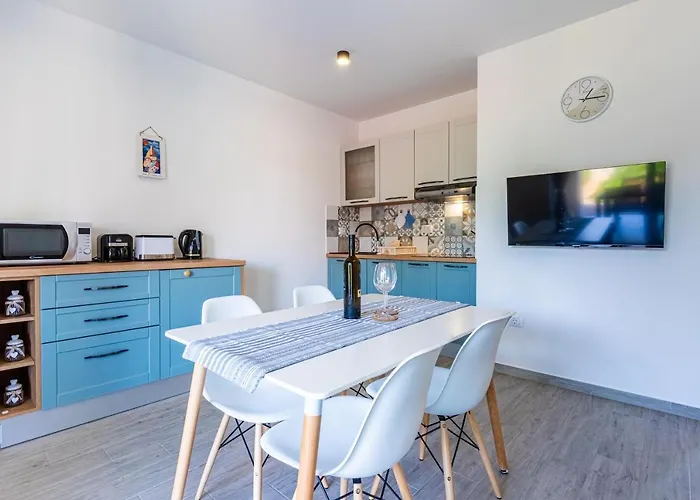 New 4 Star Apartment M&A In Town Cres