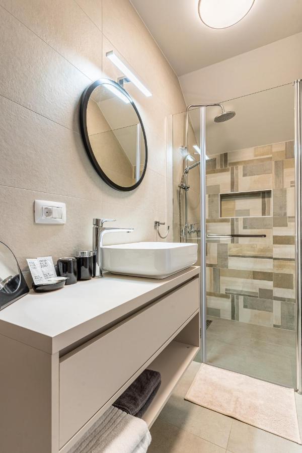 Apartment New 4 Star M&a In Town Cres