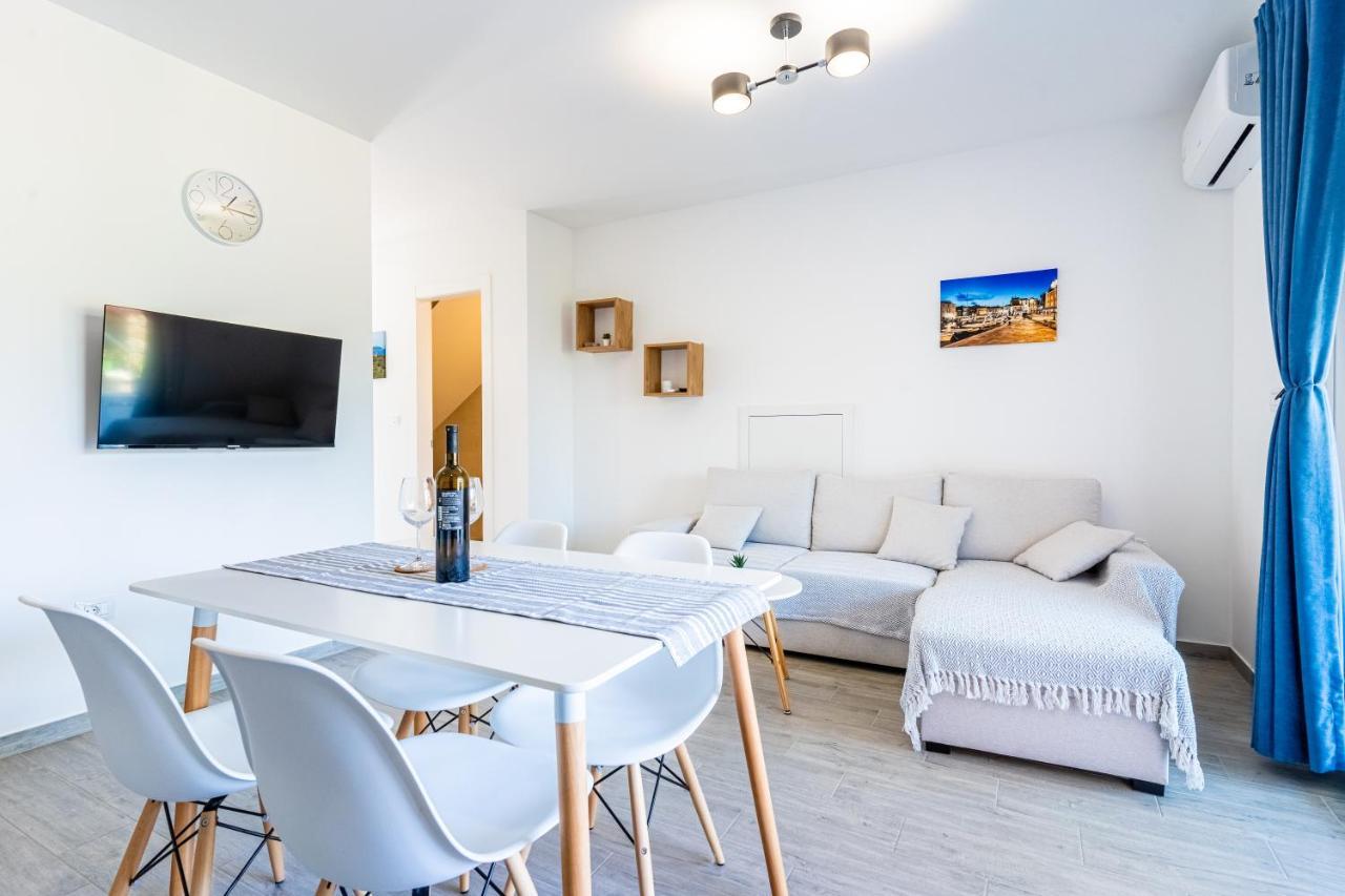 New 4 Star M&a In Town Apartment Cres