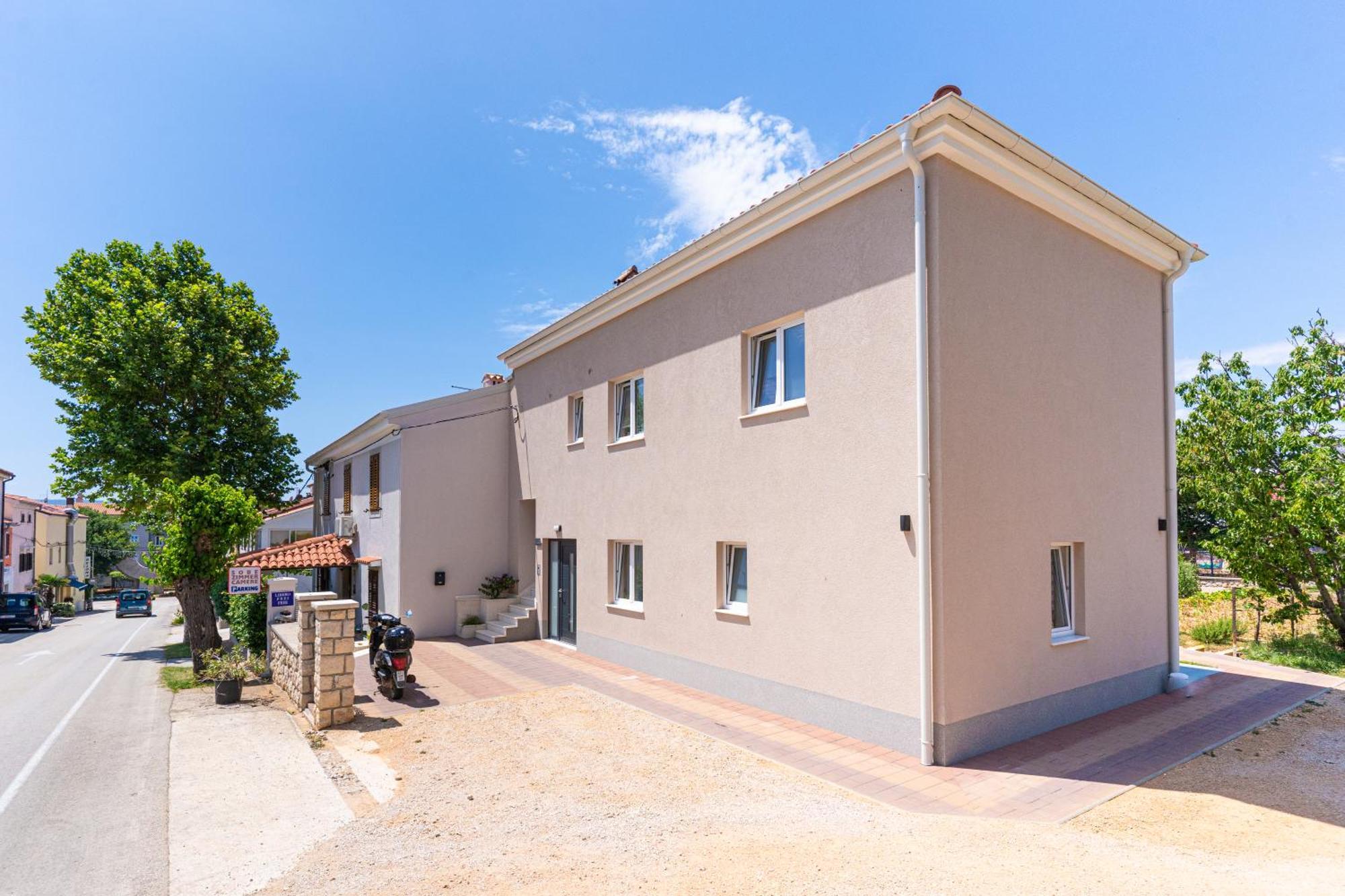 Apartment New 4 Star M&a In Town